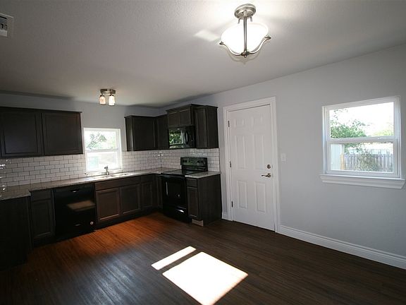 5th image of 803 E Brown St