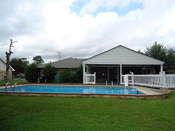 2nd image of 506 Country Club Dr