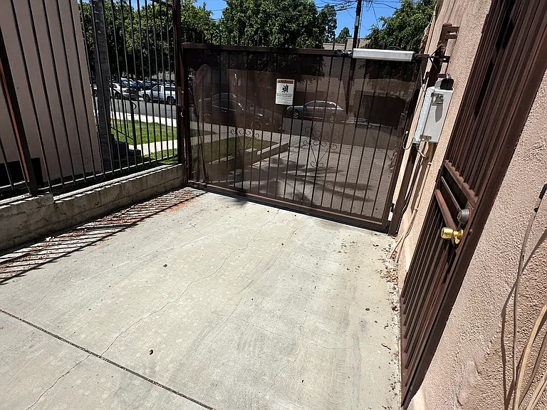 916 N Market St #3 — Photo 13