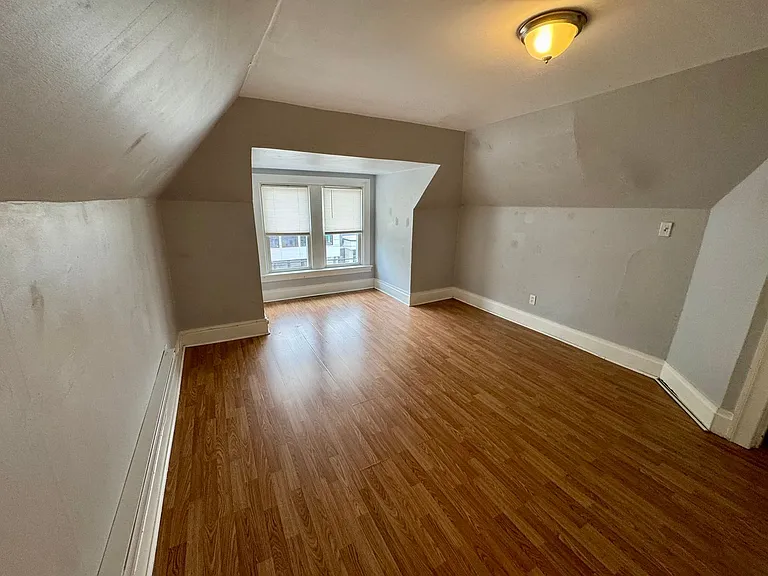 1810 Brownsville Rd — Photo 55