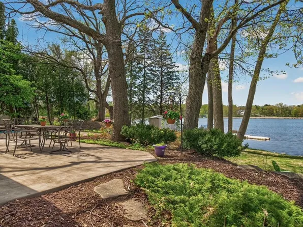 799 Heinel Dr, Roseville, MN 55113