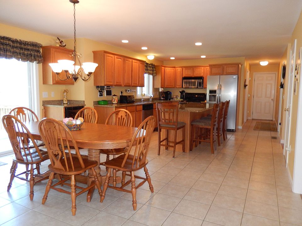 Spacious Eat-in-Kitchen