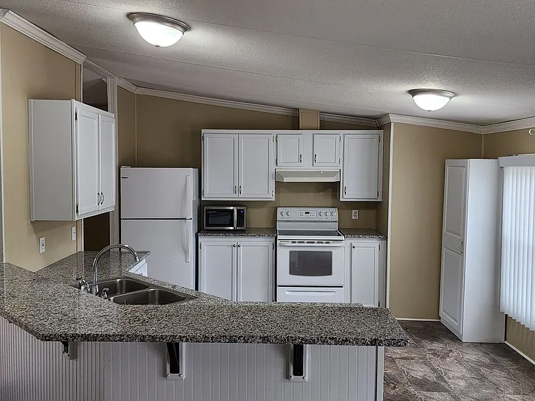 134 Brandenburg Dr — Photo 4