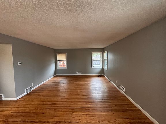 5th image of 2909 W 50th St #E26664951