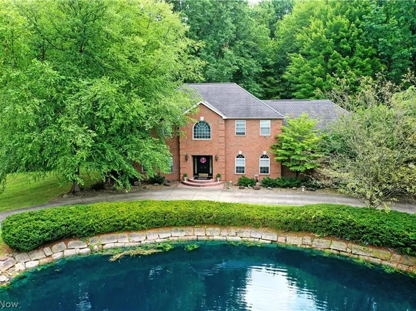 2412 E Pointe Dr SE, Warren, OH 44484