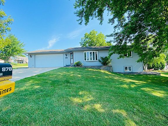 4th image of 878 Crestview Dr