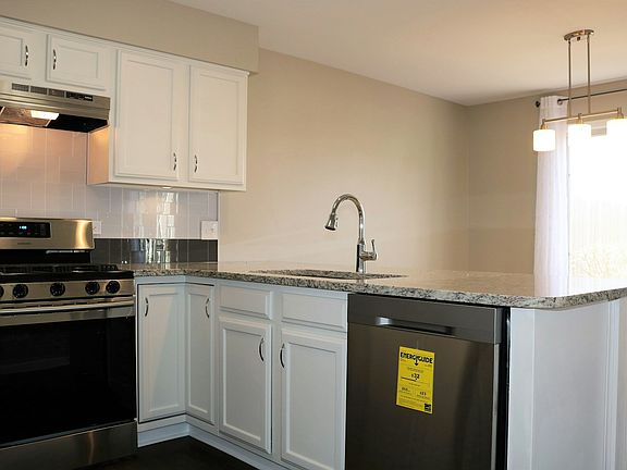 3rd image of 223 Carlisle Ave