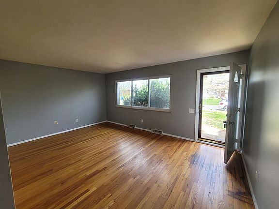 2nd image of 2510 Mockingbird Ln