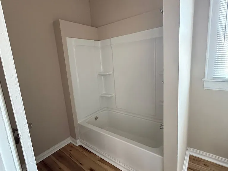 1422 Lewis St — Photo 14