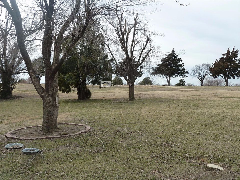 2nd image of 1323 Country Club Ln