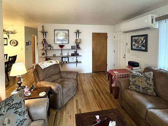 5th image of 920 S 4th St