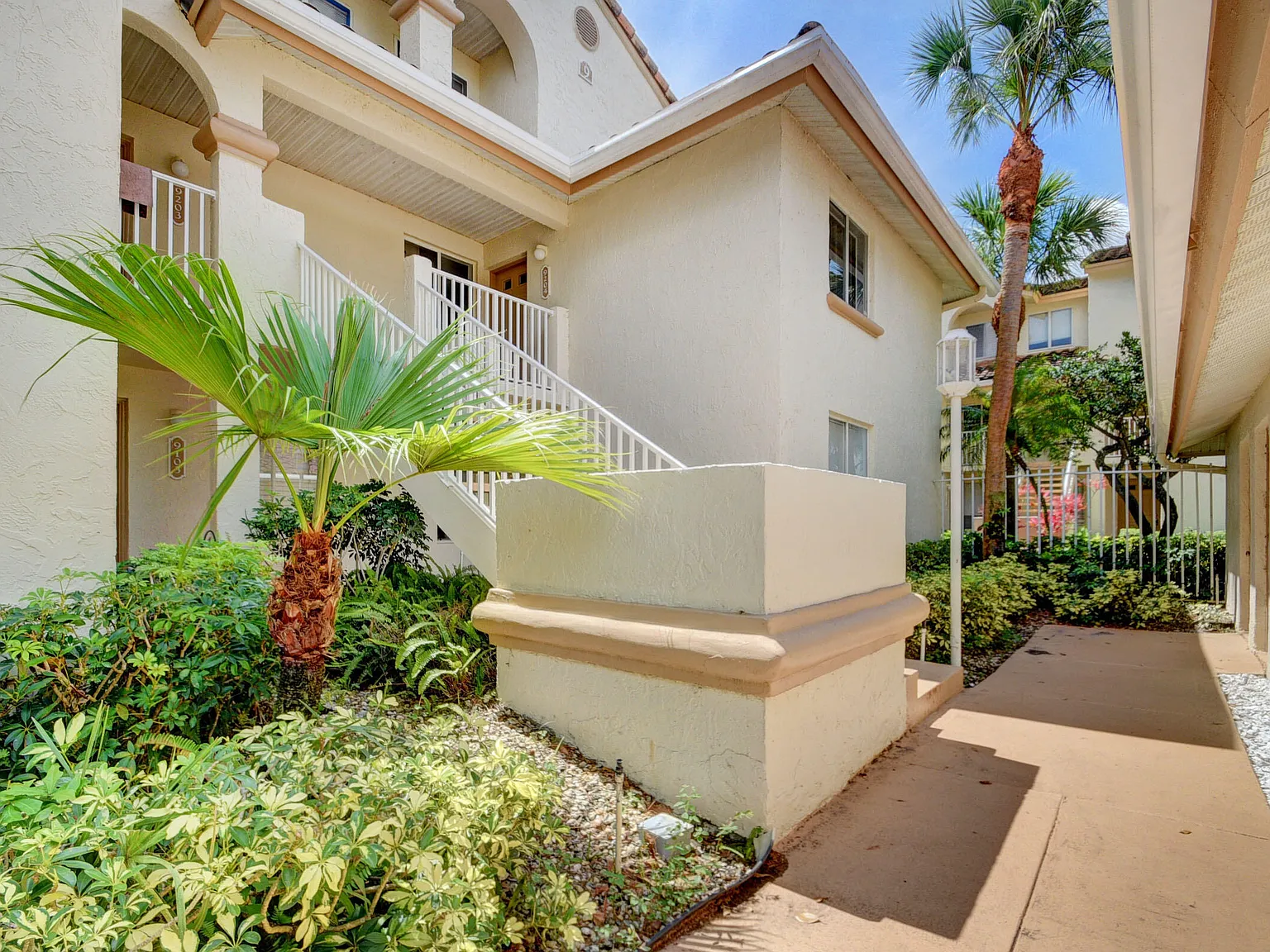 3 bed, 2.5 bath, 1510 sqft, $3,500 — Photo 3