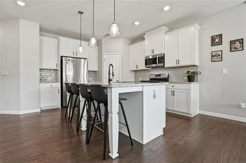 3 bed, 2.5 bath, 2476 sqft, $2,500 — Photo 4