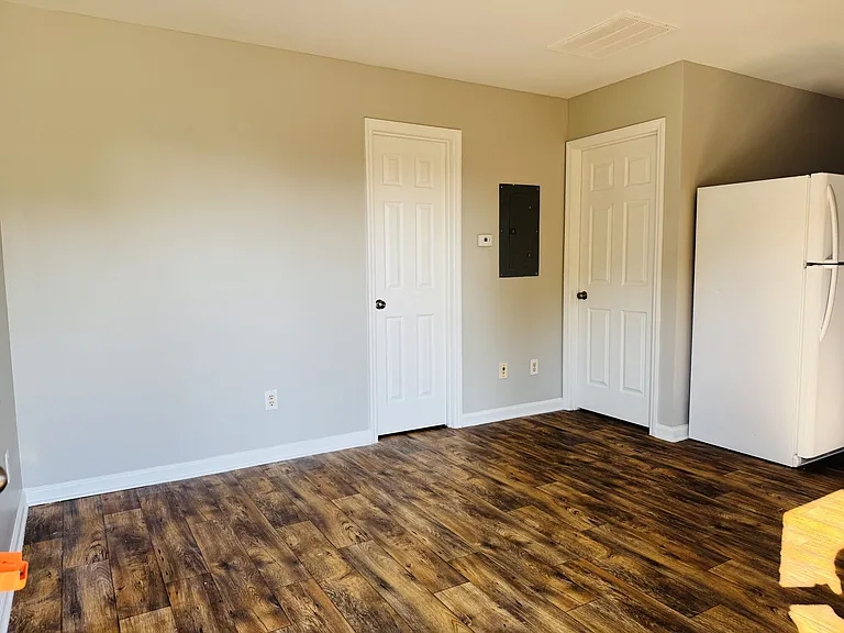 420 S Maple St — Photo 8