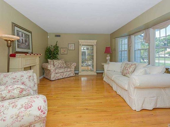 5th image of 17 Dumond Pl