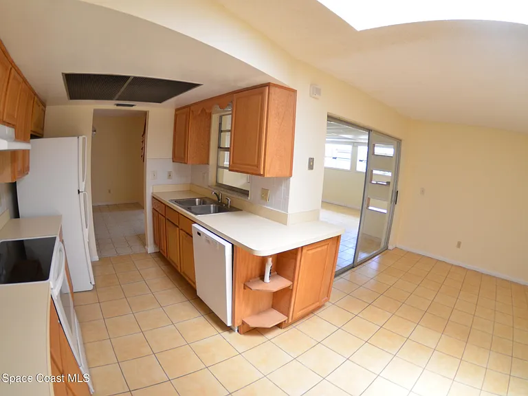 300 Darrow Ave — Photo 17