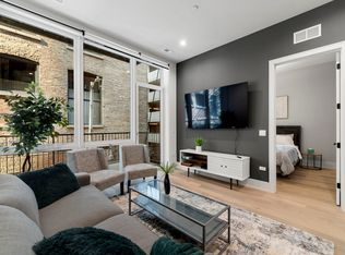 318 W Grand Ave #ID1244929P, Chicago, IL 60654