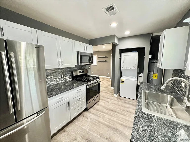 4801 S Fox St — Photo 3
