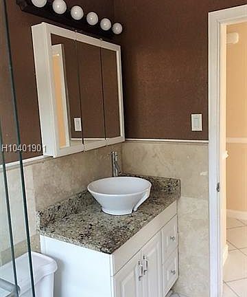 5th image of 1575 NE 47th St