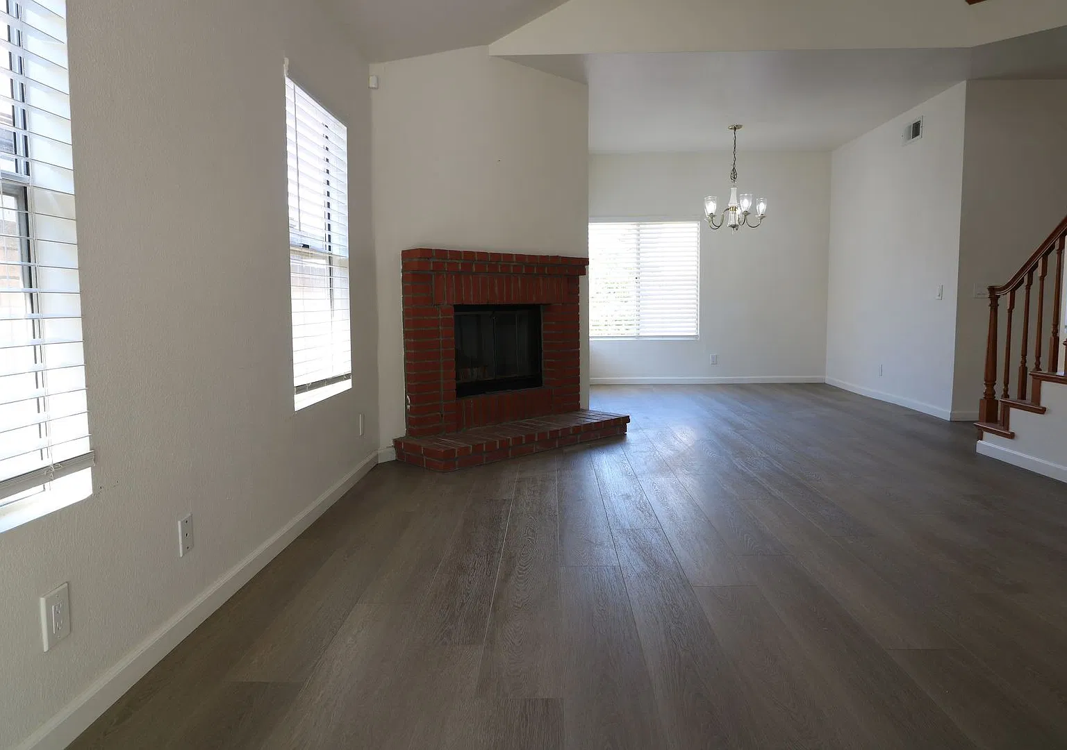 2/ Story Home for Lease in Simi Valley! — Photo 4