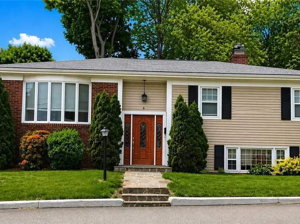 6 Longmeadow Dr, North Providence, RI 02904