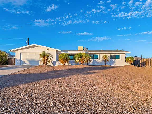 3rd image of 811 Chemehuevi Ln