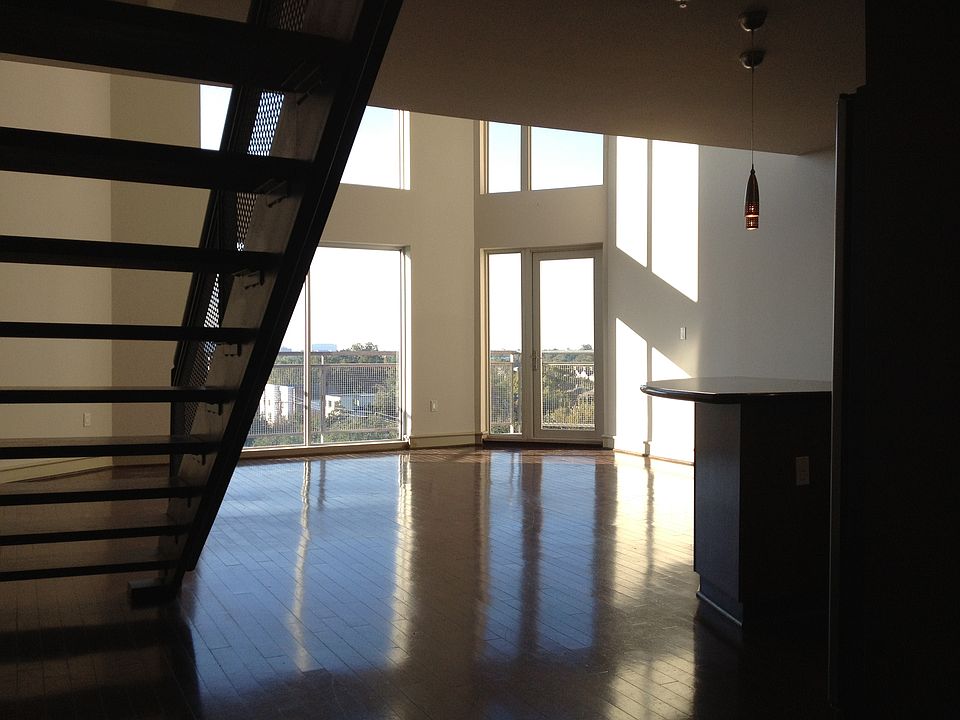 2nd image of 3311 Yupon St APT 616