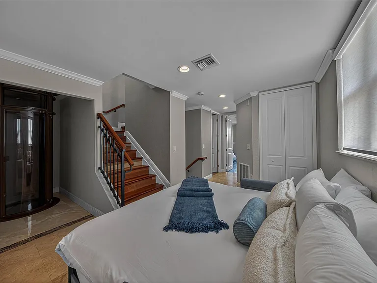 1215 NE 1st St — Photo 26