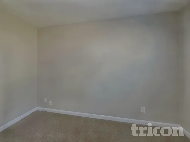 1030 Riverclift Dr — Photo 4