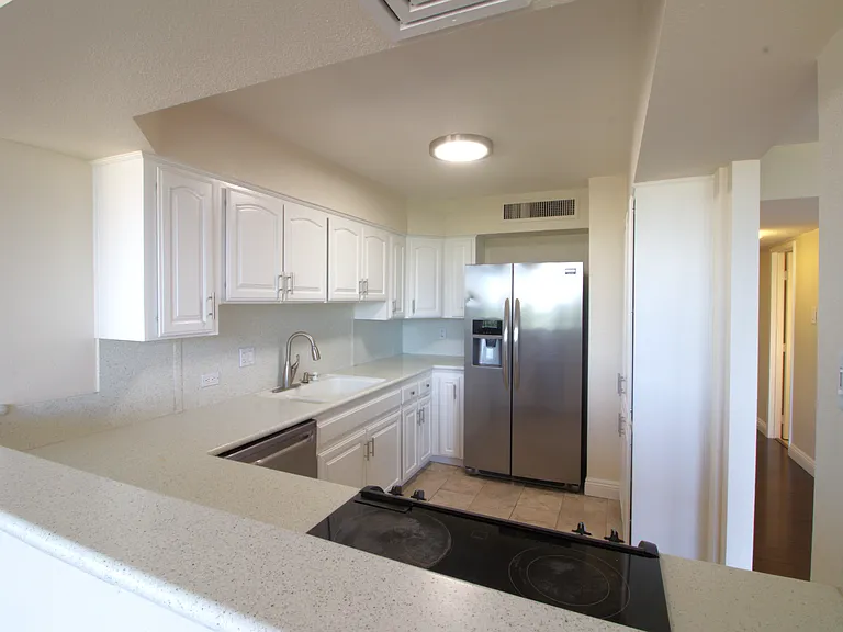 3111 Bel Air Dr #8E — Photo 4