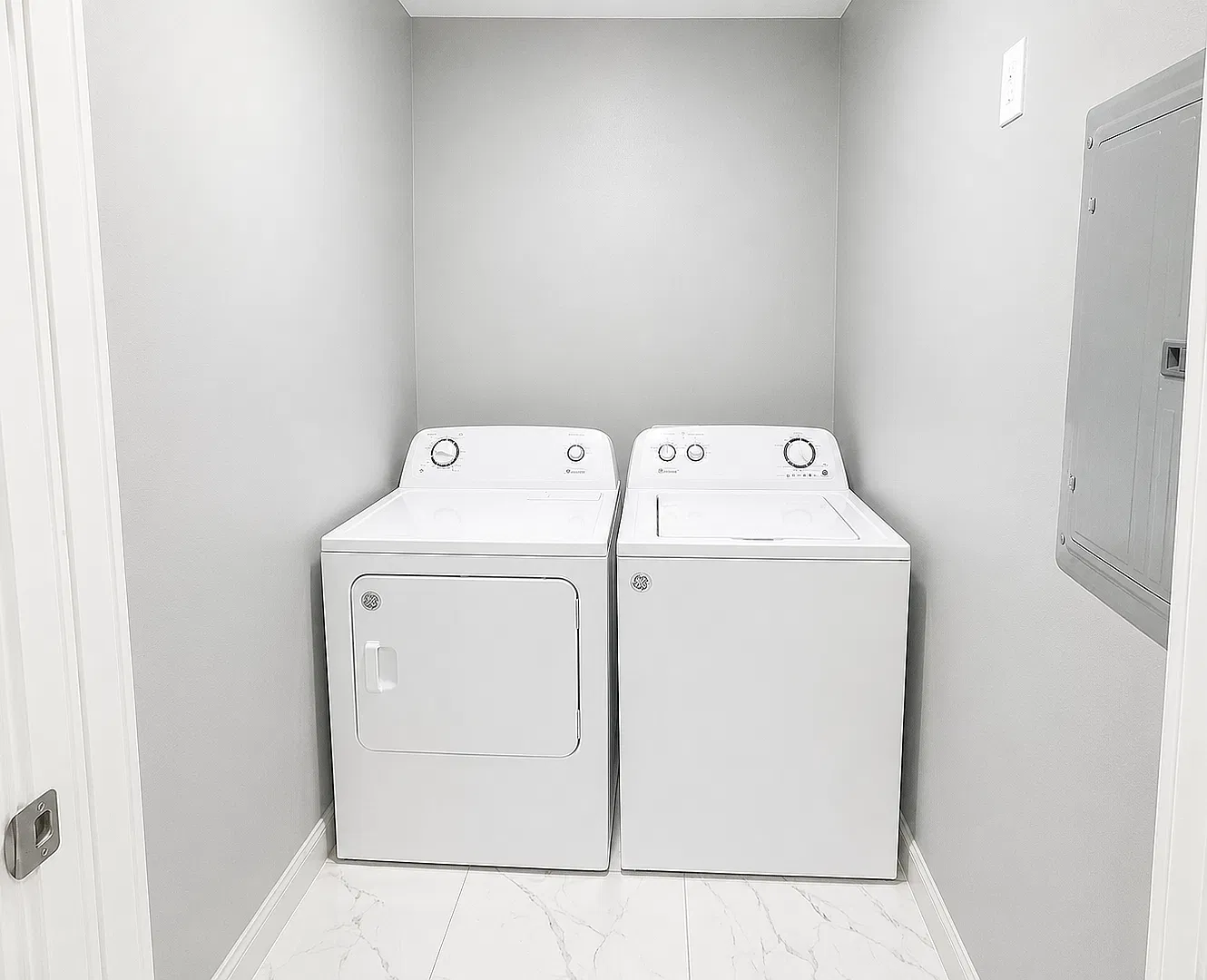 Monarch Apartments — Photo 3