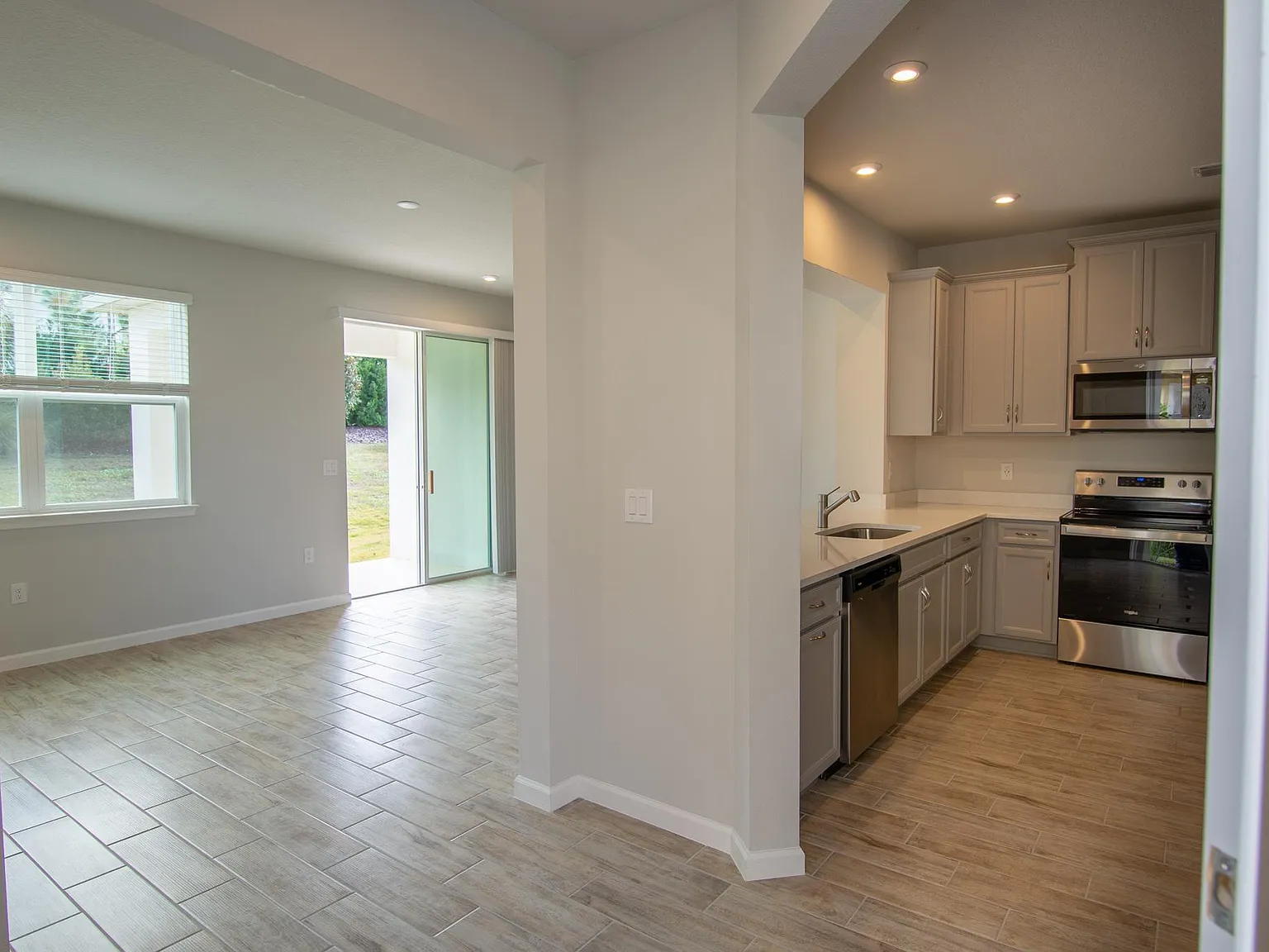 11560 Rolling Green Dr — Photo 3