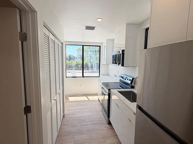 37 NW 12th Ave — Photo 10