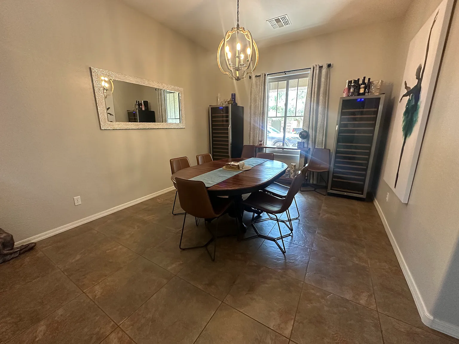 5 bed, 3576 sqft, $4,200 — Photo 4