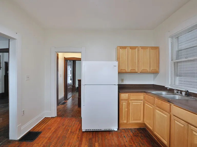 229 E 11th Ave — Photo 16