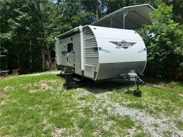 205 Kinston Loop Dr, Westminster, SC 29693