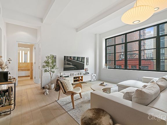 4th image of 404 Park Ave S APT 4A