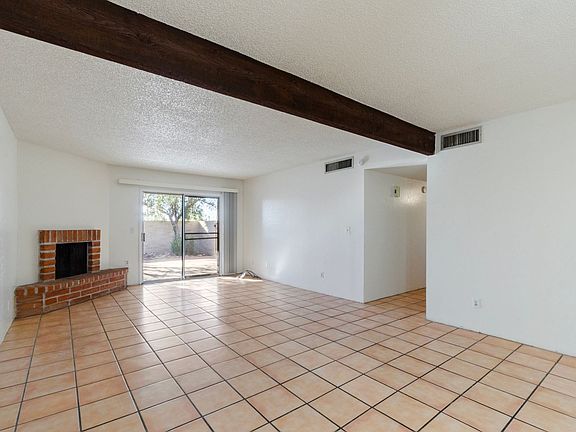 4th image of 3035 N Desert Dr