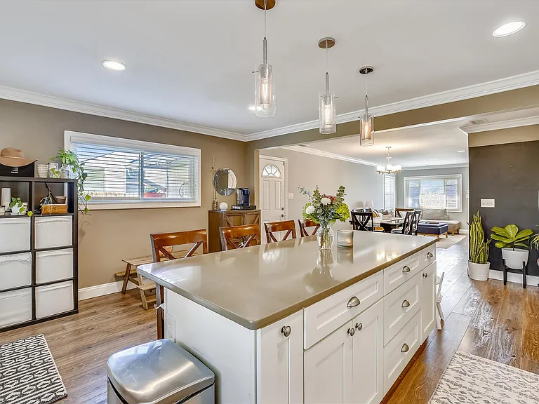 13810 Parkland Dr — Photo 16