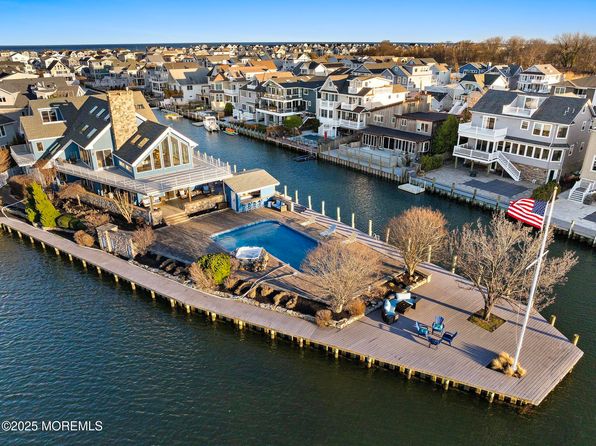 17 Captains Court, Manasquan, NJ 08736