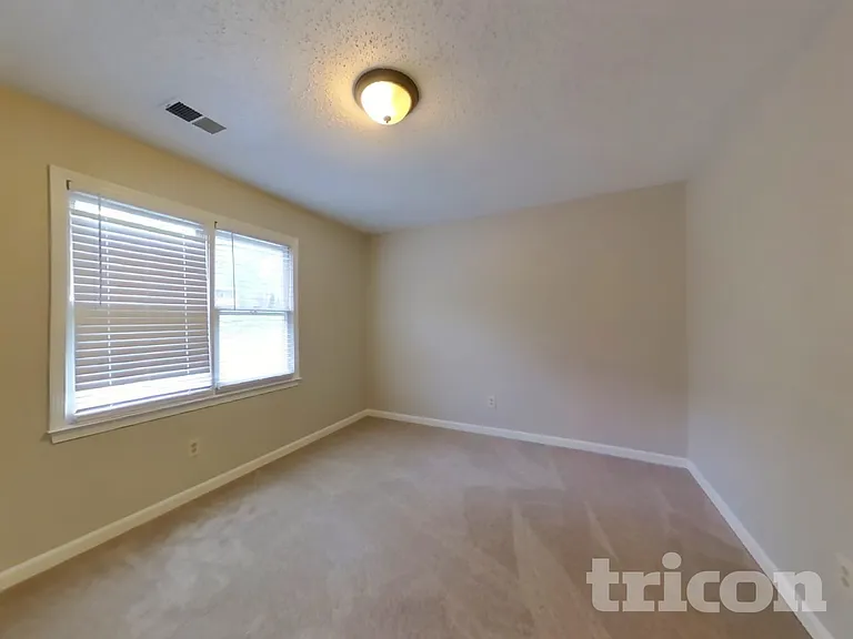 649 Stratford Dr — Photo 11