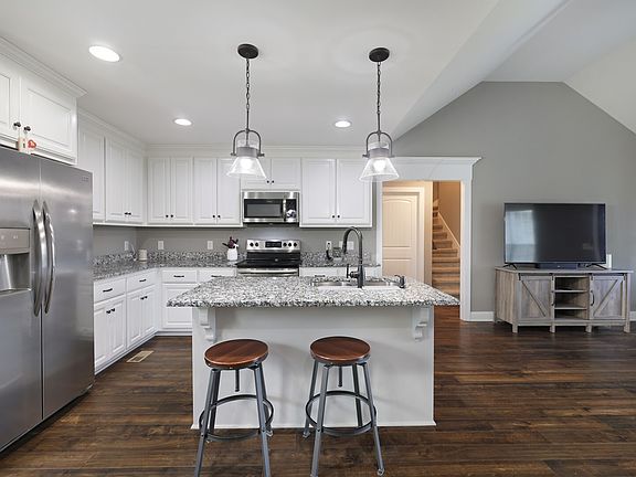 5th image of 326 Shelby Cir