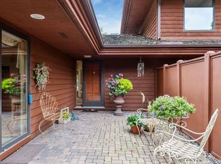 2470 Robin Oak Rdg, Minnetonka, MN 55305