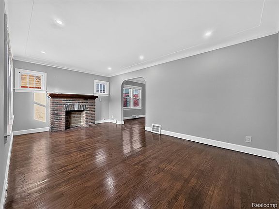 3rd image of 4067 Kendall St
