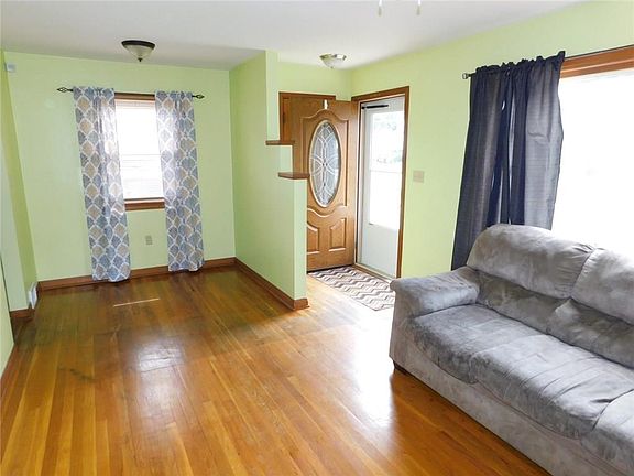 3rd image of 2111 N Manor Dr