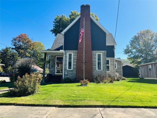 22 Cherry St, Albion, PA 16401