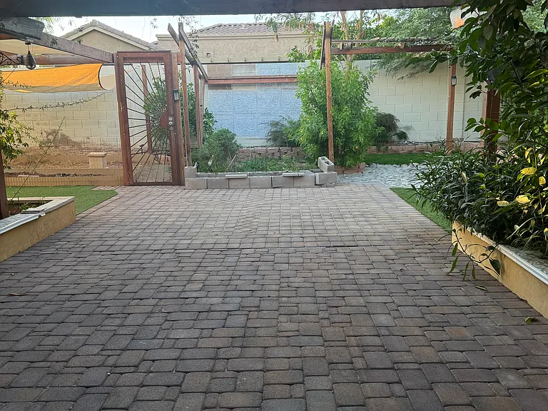 418 E White Wing Dr — Photo 3