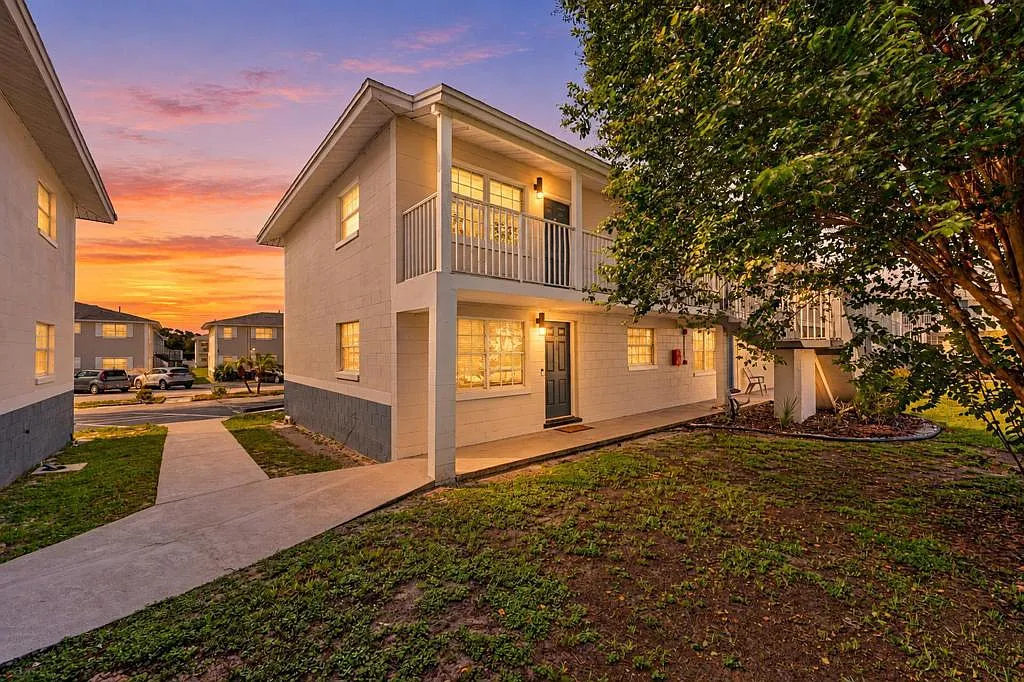 Cozy 2-Bedroom Apartment Near Downtown Mount Dora — Photo 1