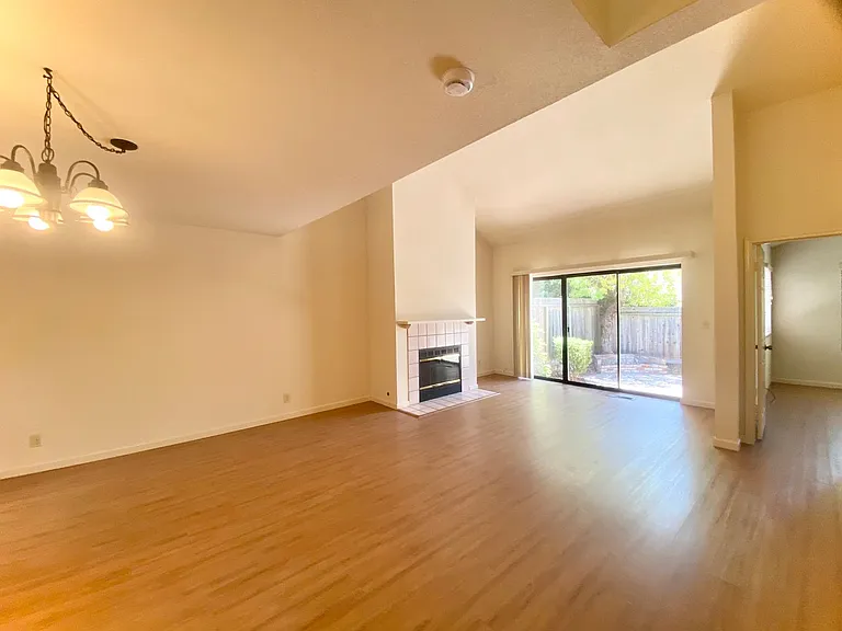 815 Praderia Cir — Photo 2