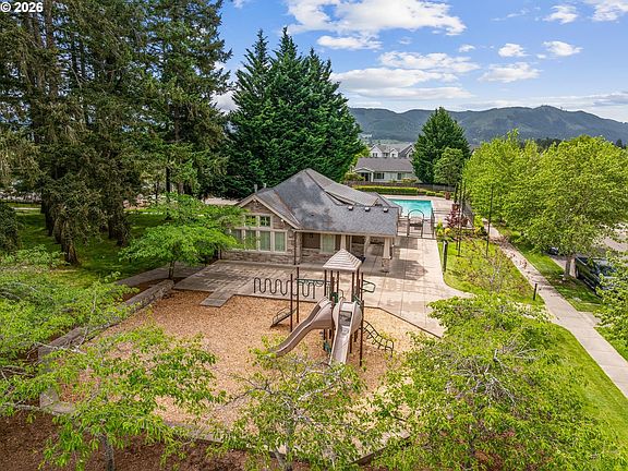 3rd image of 922 Goff Rd
